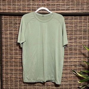 Men’s Lululemon Shirt - Large